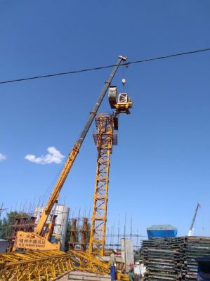 500吨吊车拆塔吊照片（500吨吊车作业视频）-图2