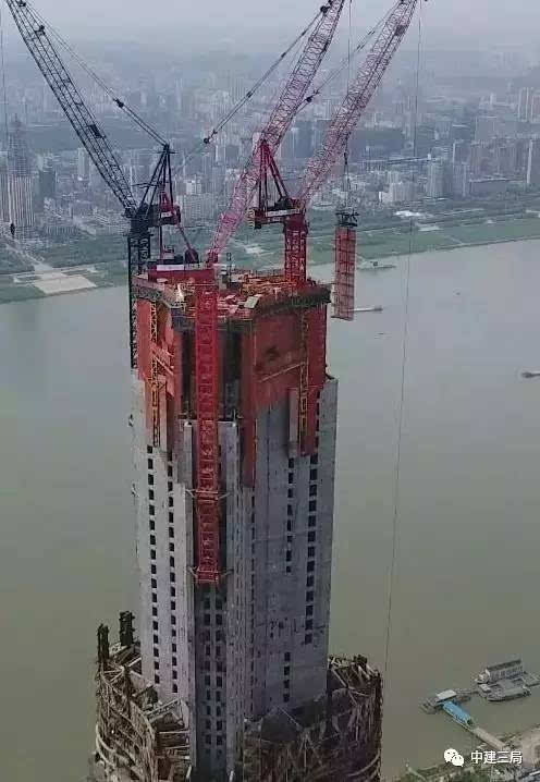 三十三层塔吊几个月能拆（30层楼塔吊需要立多少米）