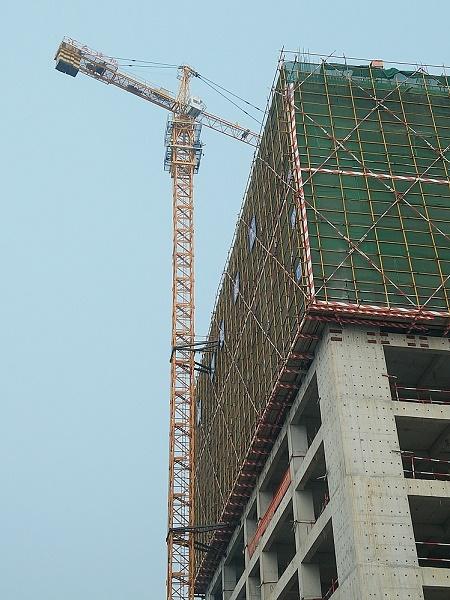 三十三层塔吊几个月能拆（30层楼塔吊需要立多少米）-图3